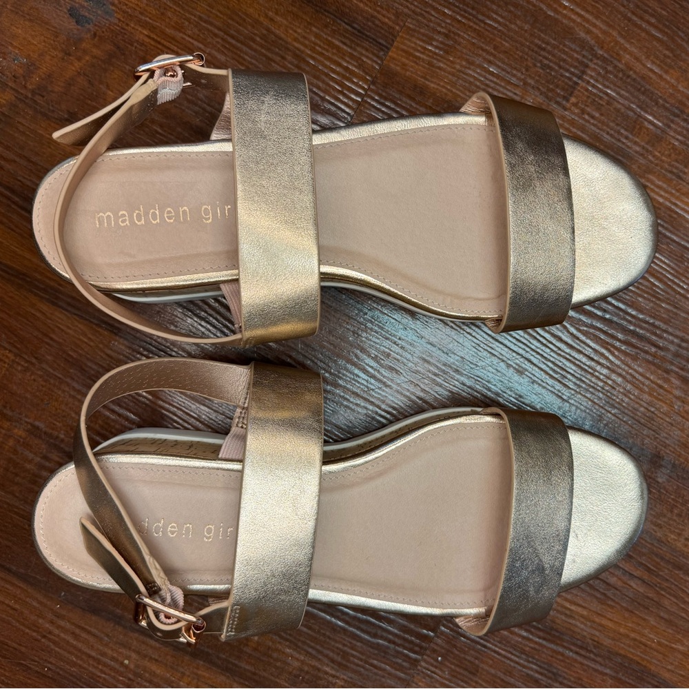 Madden Girl Rose Gold Flatform Sandals Size 8.5